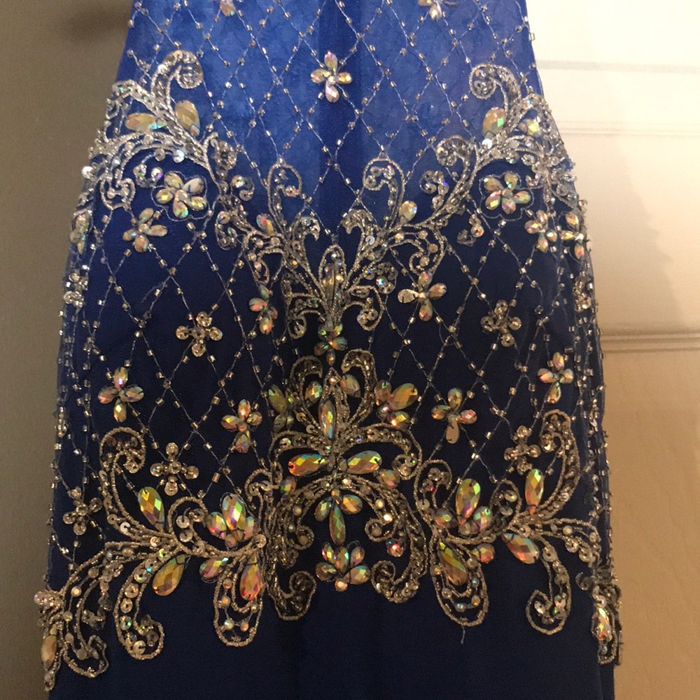Dress - Picture 5 of 6